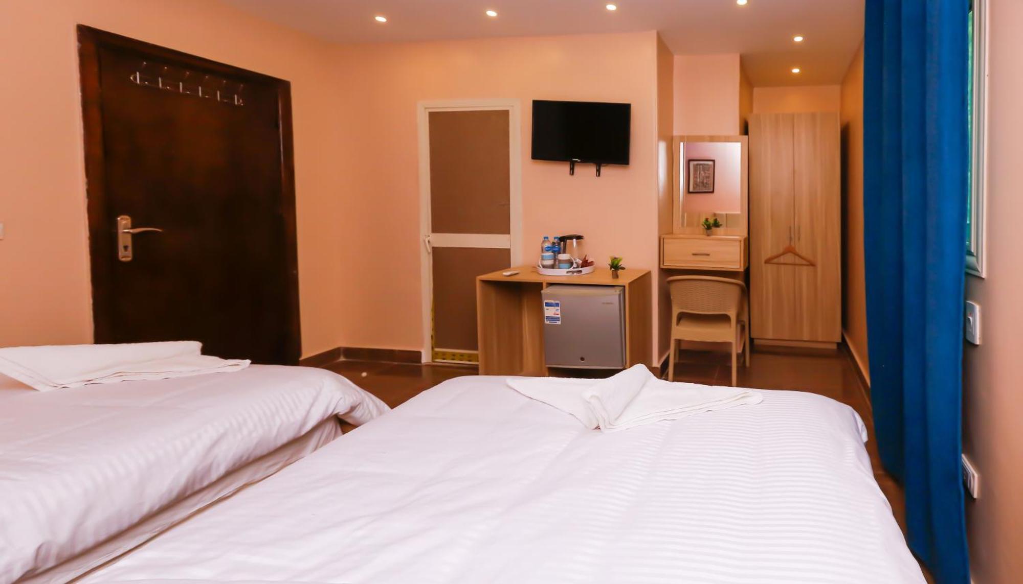 Pyramids Express View Hotel Kafrat al Jabal Exterior photo