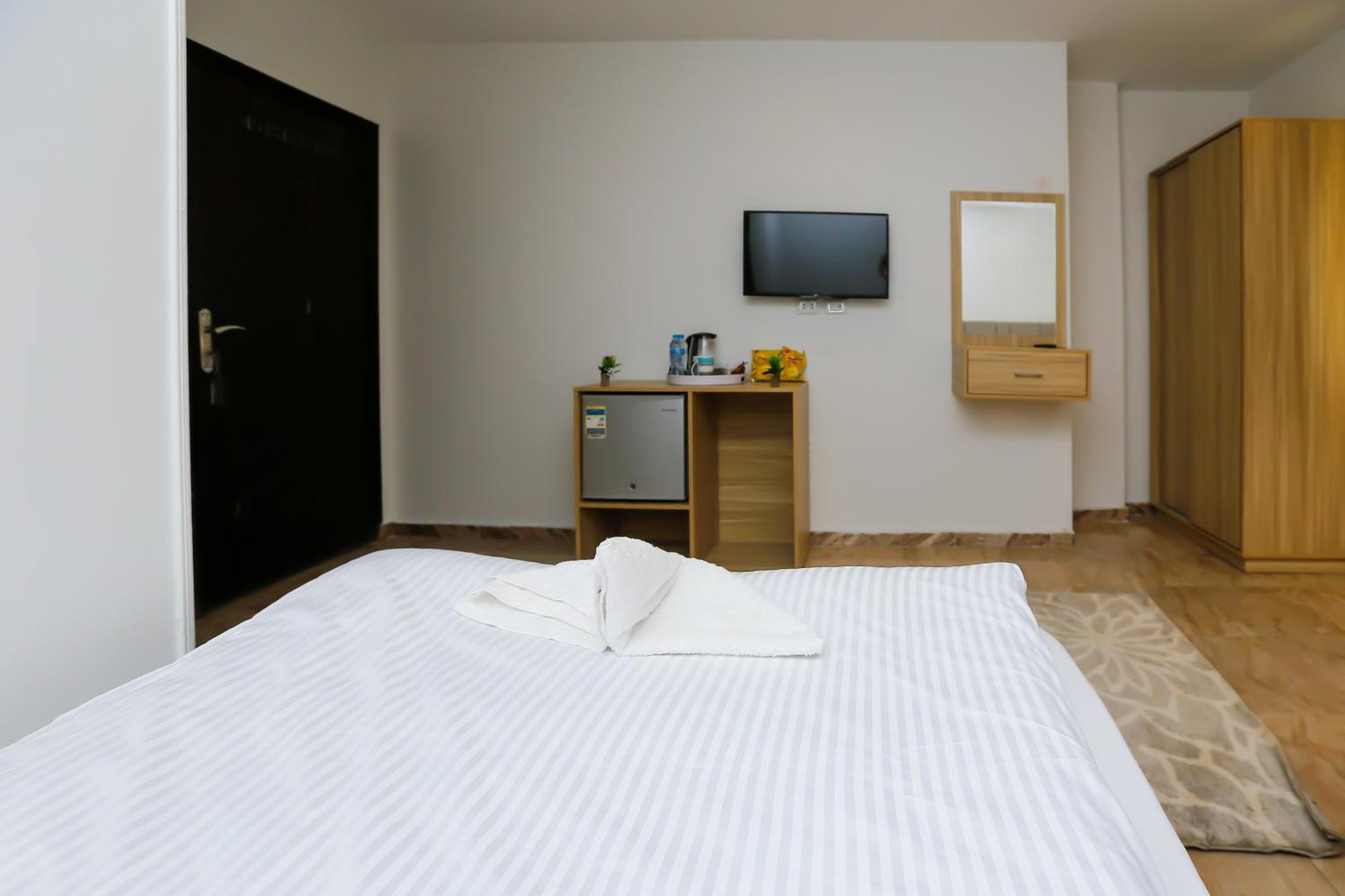 Pyramids Express View Hotel Kafrat al Jabal Exterior photo