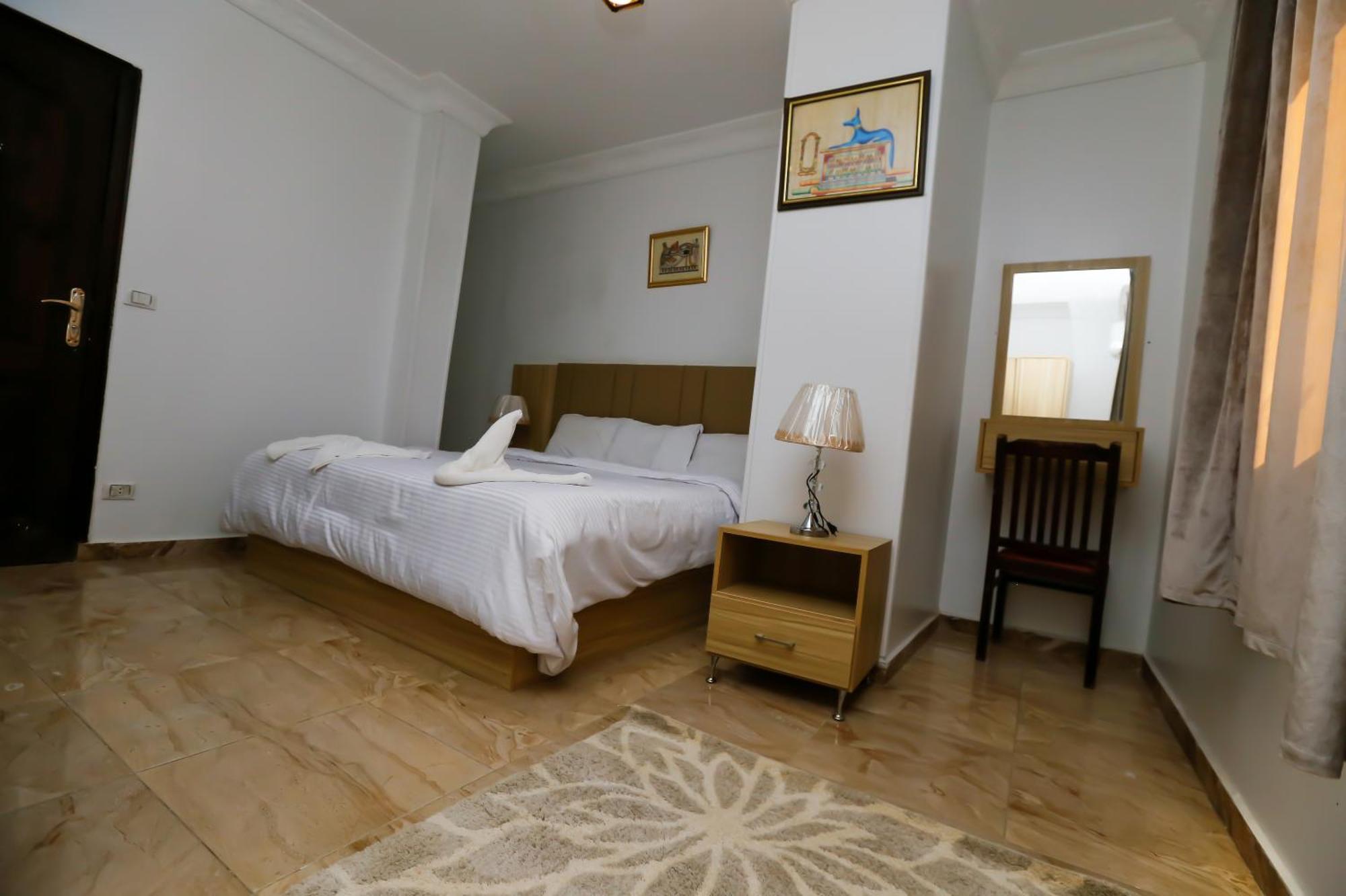 Pyramids Express View Hotel Kafrat al Jabal Exterior photo