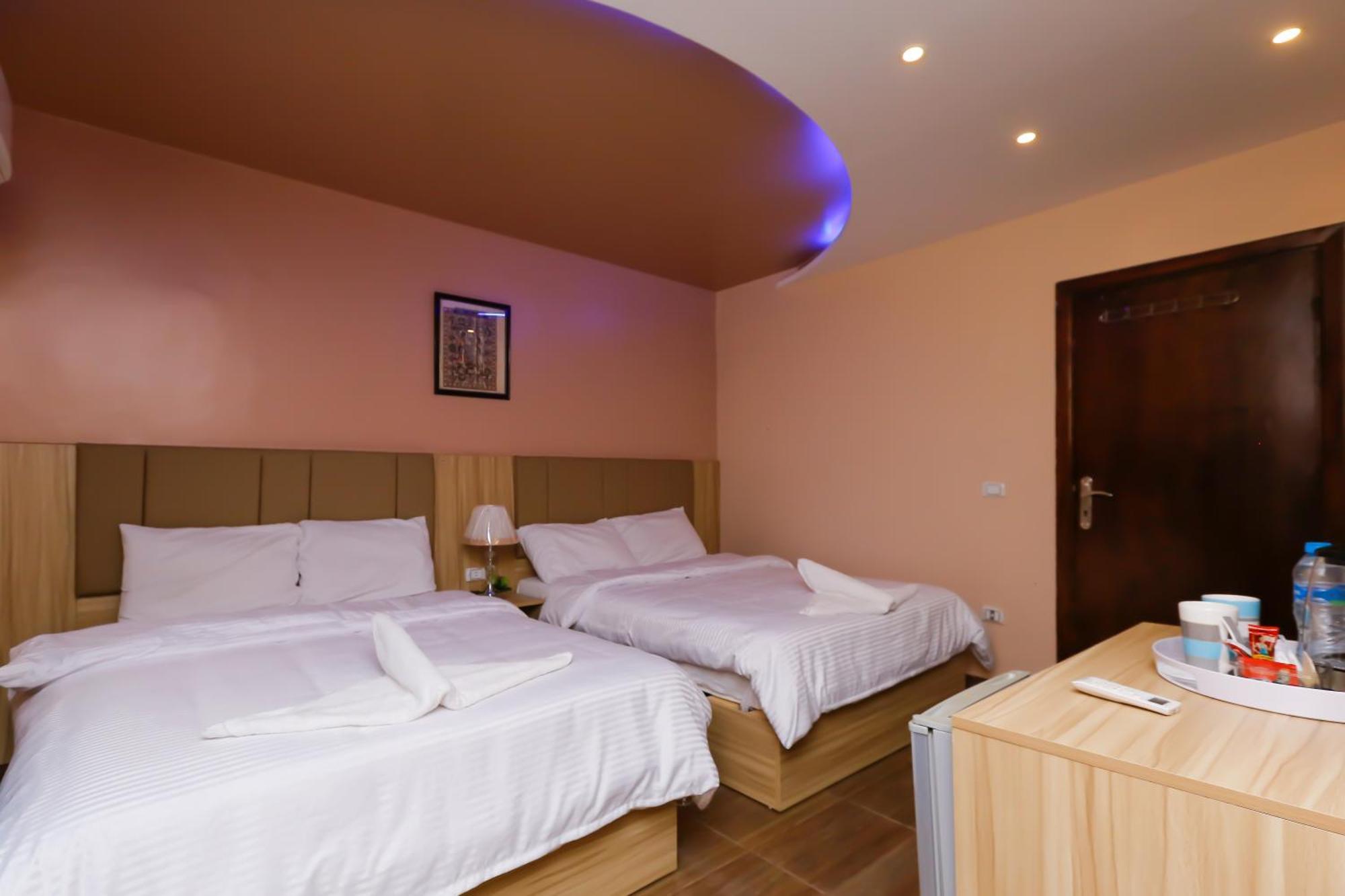 Pyramids Express View Hotel Kafrat al Jabal Exterior photo